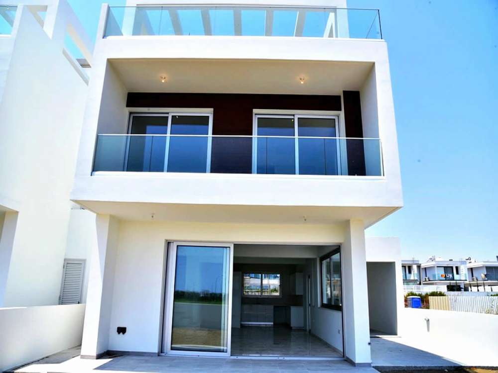 Seaside homes to buy in Larnaca