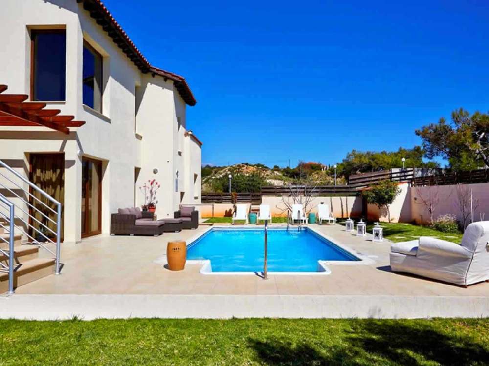 House for sale on a hill in the village of Pissouri Limassol