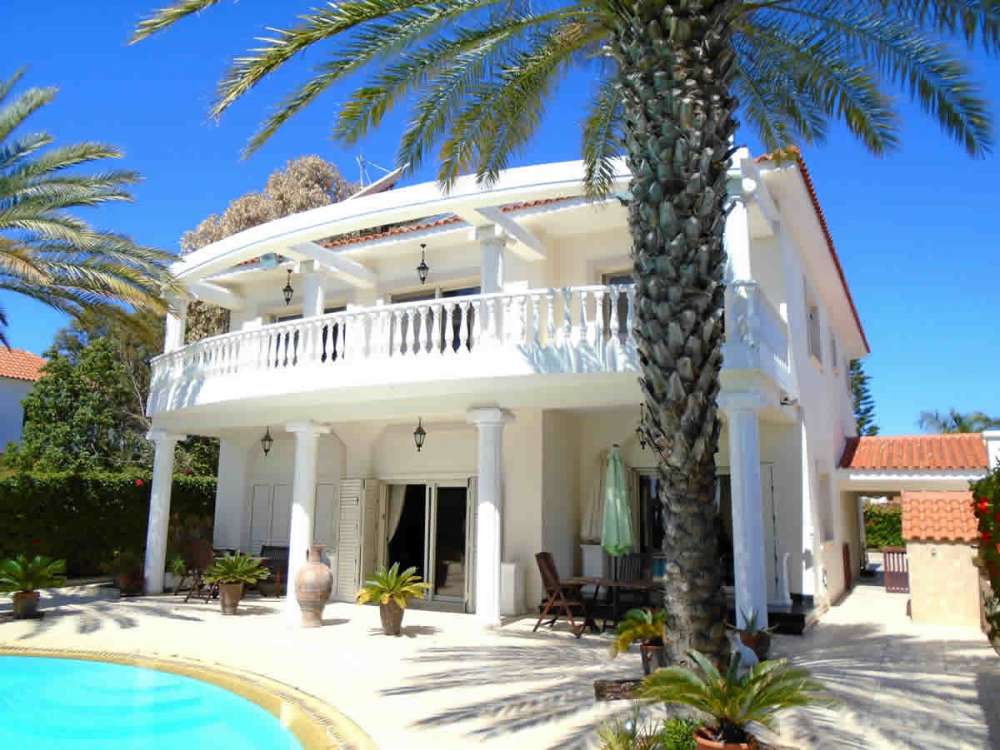 Seafront luxury villa in Larnaca