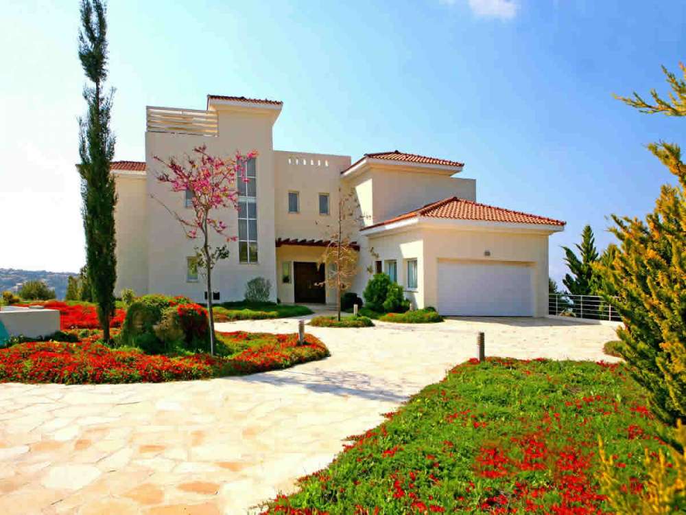 Villas for sale on golf course in Paphos province