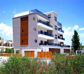 Beachside flat in Limassol with sea view