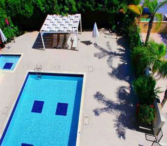 Παραθαλάσσιο διαμέρισμα στη Λεμεσό με πισίνα