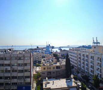 3 bedroom apartment in Larnaca with sea view
