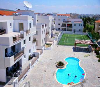 Residential complex in Oroklini village with swimming pool and tennis court