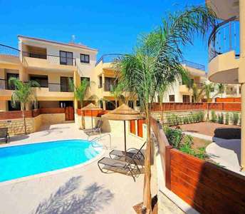 Flats in Larnaca with swimming pool