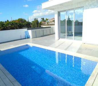 Backyard of the house with an overflow swimming pool and spacious outdoor area