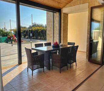 Готовый к заселению дом в деревне Марони