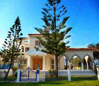 Buy beach villa in Pervolia village
