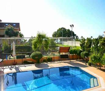 House for sale in Limassol with swimming pool