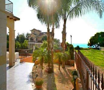 Θέα θάλασσα έπαυλη στην Λεμεσό