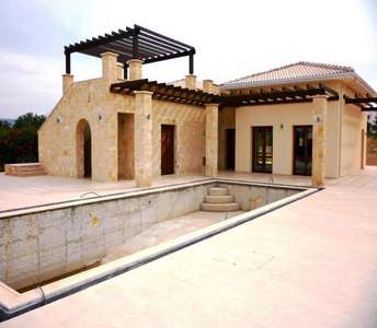 Golf house for sale in Paphos on a large plot
