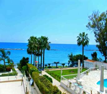 Seafront apartment for sale in Agios Tychonas Limassol